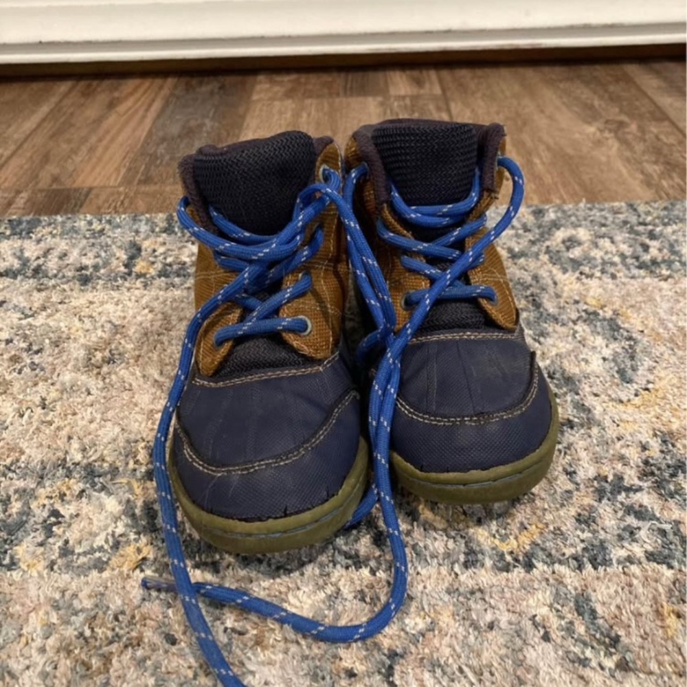 Boys Oshkosh Hiking Style
Boots size 11